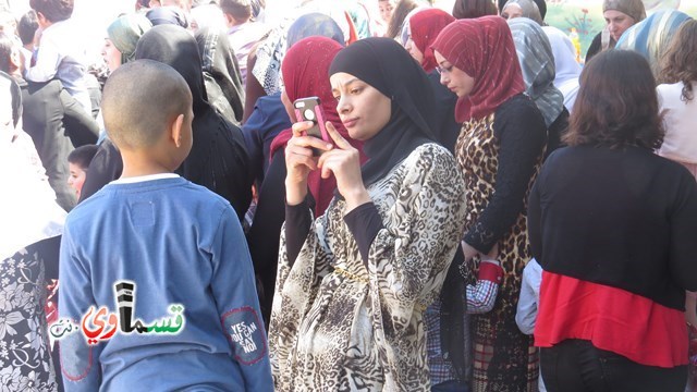كفرقاسم – فيديو: بساتين الامل, السلام , والمحبة تحتفل بعيد الام على انغام عمو انس وجوقته ..